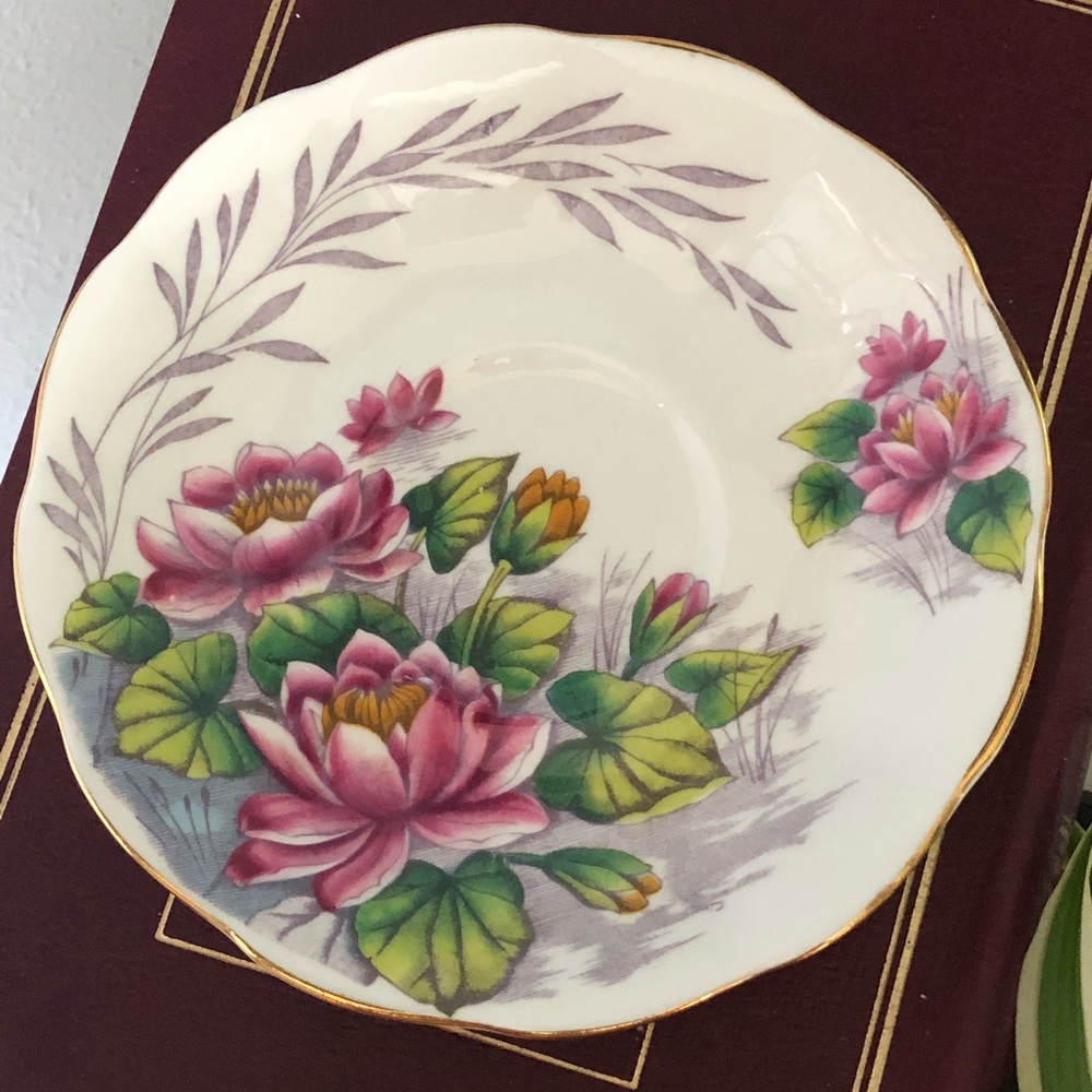 VINTAGE ROYAL ALBERT “WATER LILY” SAUCER ONLY.